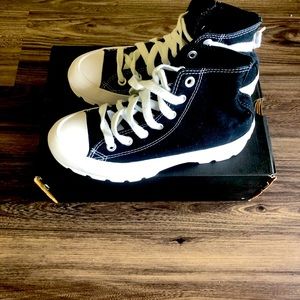 Converse All Star Women’s Lugged High Tops, size 6